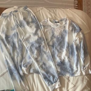 Pretty garden women's size small blue and white tie-dye print pajama set